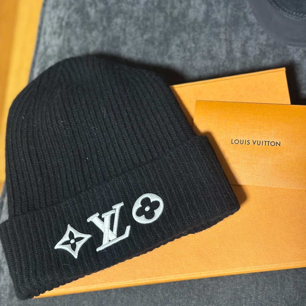 Never worn Louie beanie